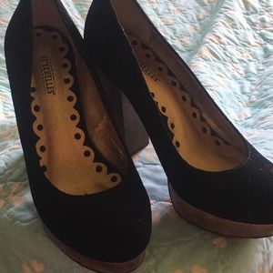 Black suede platform Seychelles w/wood sole&heel.